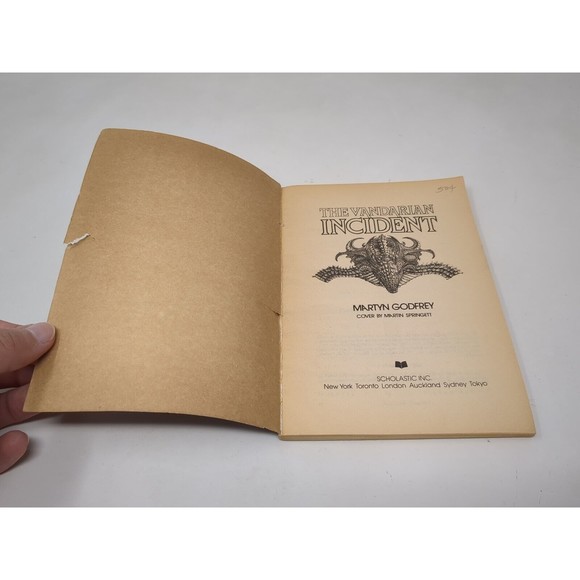 The Vandarian Incident By Martyn Godfrey‎ Book Sci-Fi Scholastic VTG - Picture 5 of 10